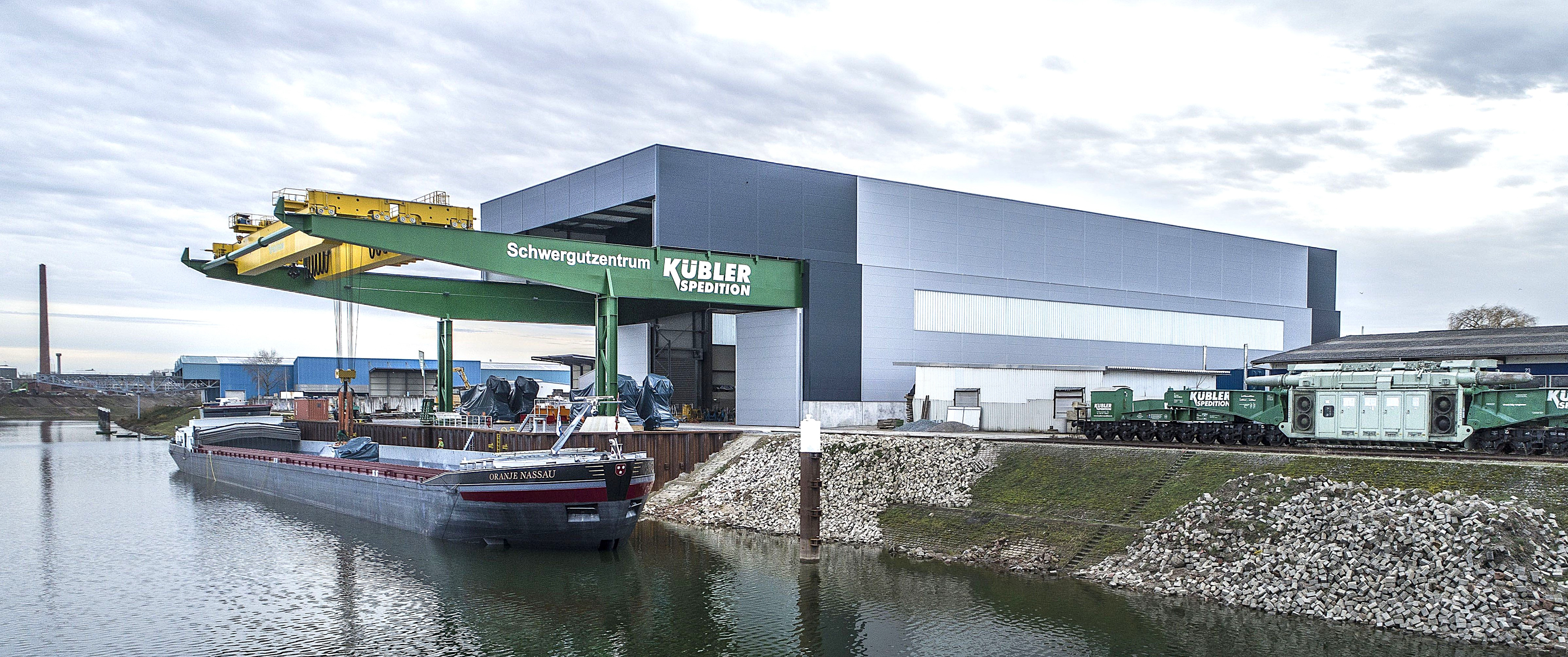 Neubau Schwergutkai Kübler im Rheinau-Hafen in Mannheim.